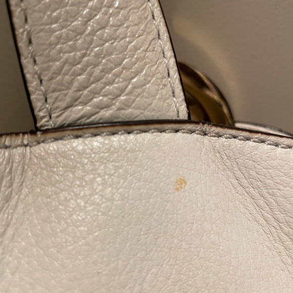 Michael Kors Handbag, Cream colour with Gold hardware - Picture 4 of 5